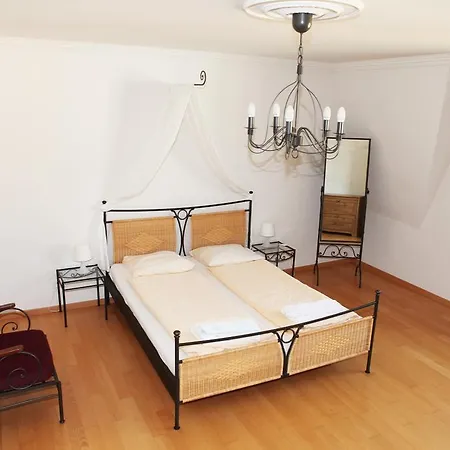 Swiss Star Townhouse Apartment